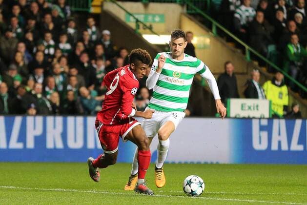 Kingsley Coman 29 (FC Bayern Muenchen) umspielt Nir Bitton 6 (Celtic Glasgow) und macht das Tor zum 0:1, Celtic Glasgow vs. FC Bayern Muenchen, Fussball, Vorrunde, Champions League, 31.10.2017 Glasgow Glasgow Schottland