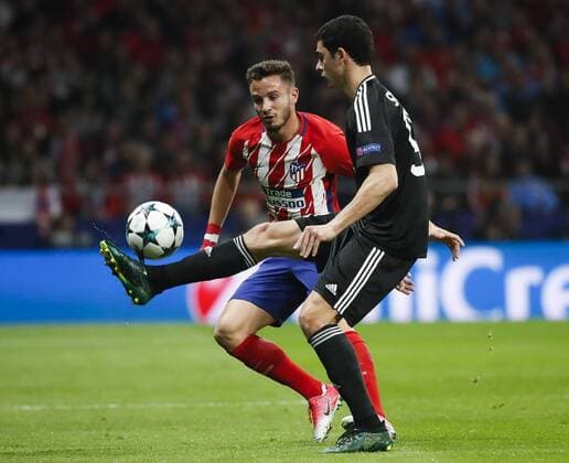 Atletico de Madrid s midfielder Saul Niguez (L) and Qarabag s striker Ramil Sheydaev vie for the ball during the UEFA Champions League groups phase match between Atletico de Madrid and Qarabag at the Wanda Metropolitano stadium in Madrid, Spain, 31 October 2017. Atletico de Madrid vs. Qarabag !ACHTUNG: NUR REDAKTIONELLE NUTZUNG!  Copyright: xJuanJoxMartinx MAD010 20171031-636450818721371195