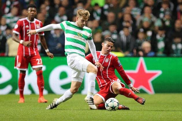 l-r: im Zweikampf, Aktion, mit Stuart Armstrong 14 (Celtic Glasgow) und James Rodriguez 11 (FC Bayern Muenchen) , Celtic Glasgow vs. FC Bayern Muenchen, Fussball, Vorrunde, Champions League, 31.10.2017 Glasgow Glasgow Schottland
