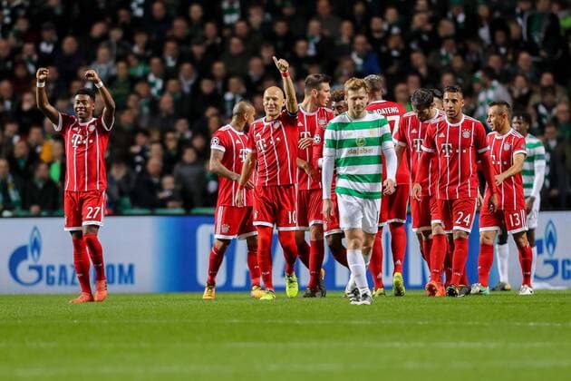 Glasgow, Scotland 31.10.2017, UEFA Champions League - 2017 18 Season, Gruppenphase - Gruppe B -4. Spieltag, Celtic Glasgow - FC Bayern Muenchen, Tor zum 0:1 Torschuetze Kingsley Coman (FCB) wird bejubelt, Arjen Robben (FCB) bejubelt Torwart Sven Ulreich (FCB) ( DeFodi048