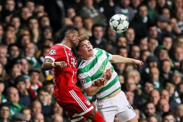 Glasgow, Scotland 31.10.2017, UEFA Champions League - 2017 18 Season, Gruppenphase - Gruppe B -4. Spieltag, Celtic Glasgow - FC Bayern Muenchen, David Alaba (FCB) und James Forrest (CFC) im Zweikampf ( DeFodi048