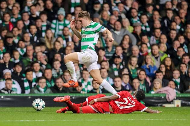Glasgow, Scotland 31.10.2017, UEFA Champions League - 2017 18 Season, Gruppenphase - Gruppe B -4. Spieltag, Celtic Glasgow - FC Bayern Muenchen, James Forrest (CFC) und David Alaba (FCB) im Zweikampf ( DeFodi048
