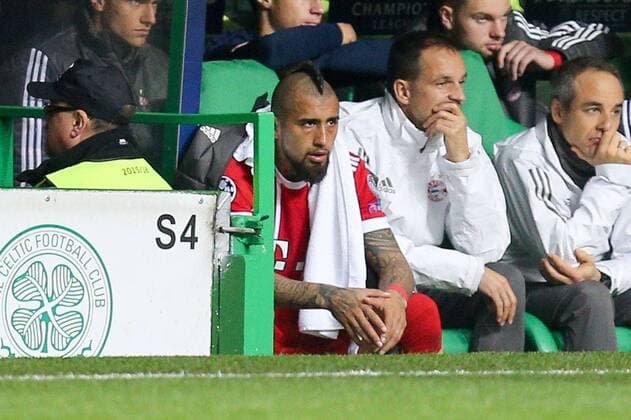 Bilder des Tages - SPORT sauer nach seiner Auswechslung Arturo Vidal 23 (FC Bayern Muenchen) auf der Bank, Celtic Glasgow vs. FC Bayern Muenchen, Fussball, Vorrunde, Champions League, 31.10.2017 Glasgow Glasgow Schottland