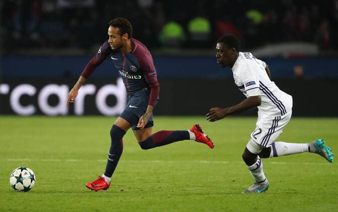 PSG s Neymar Jr and Anderlecht s Dennis Appiah fight for the ball during a soccer game between French team Paris Saint-Germain Football Club and Belgian club RSC Anderlecht, Tuesday 31 October 2017 in Paris, France, the fourth match in the group stage (Group B) of the UEFA Champions League competition. VIRGINIExLEFOUR  x05193163x
