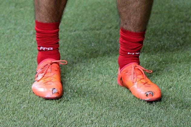 Themen der Woche - SPORT Bilder des Tages - SPORT die Fussballschuhe von Mats Hummels 5 (FC Bayern Muenchen) sin bei den Zehen aufgeschnitten, Celtic Glasgow vs. FC Bayern Muenchen, Fussball, Vorrunde, Champions League, 31.10.2017 Glasgow Glasgow Schottland