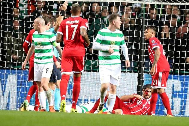 Bilder des Tages - SPORT Fußball, CL, Celtic Glasgow - Bayern München, Javi Martinez erleidet Platzwunde Javier Martinez (FC Bayern Muenchen 8) nach dem 1:2 mit einer Platzwunde am Kopf, Celtic Glasgow vs FC Bayern Muenchen, Champions League, Fussball, 31.10.2017, Glasgow Copyright: xLanger Eibner-Pressefotox EP_HLR