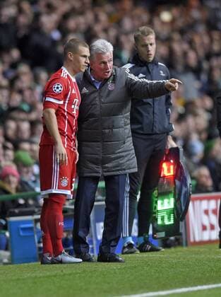 31.10.2017, Fussball UEFA Champions League 2017 2018, Gruppenphase, 4.Spieltag, Celtic Glasgow - FC Bayern München, im Celtic-Park Stadion Glasgow, Schottland. v.li: Joshua Kimmich (FC Bayern München) mit Trainer Jupp Heynckes (FC Bayern München).