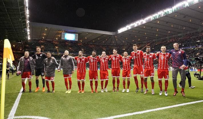 31.10.2017, Fussball UEFA Champions League 2017 2018, Gruppenphase, 4.Spieltag, Celtic Glasgow - FC Bayern München, im Celtic-Park Stadion Glasgow, Schottland. Schlussjubel der Bayernspieler nach dem Sieg und dem Einzug in das Achtelfinale der Championsleague.
