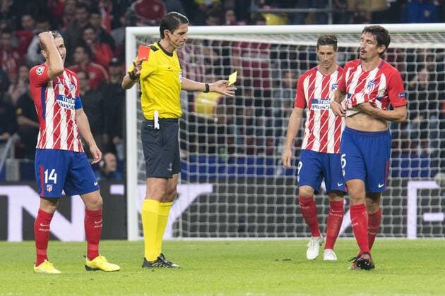 Referee shows red card to Atletico de Madrid Stefan Savic during UEFA Champions League match between FK Qarabag and Atletico de Madrid at Wanda Metropolitano in Madrid, Spain. October 31, 2017.  (20171031043)