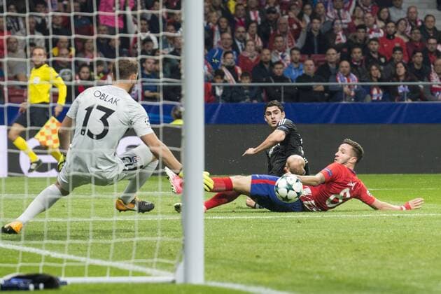 Atletico de Madrid Jan Oblak and Saul Niguez and Qarabag Ramil Sheidaev during UEFA Champions League match between FK Qarabag and Atletico de Madrid at Wanda Metropolitano in Madrid, Spain. October 31, 2017.  (20171031037)