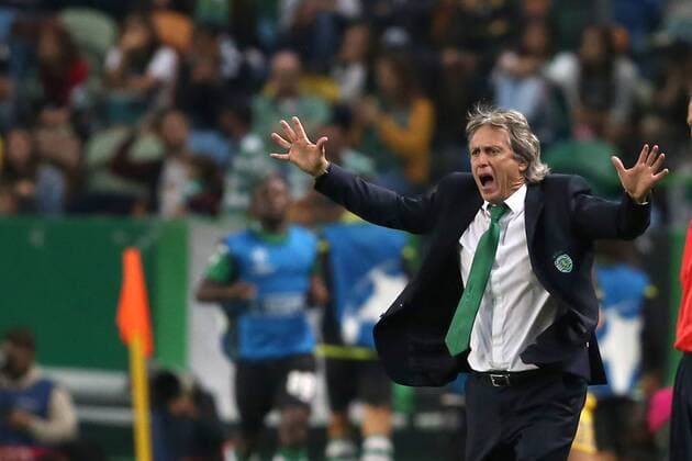 Bilder des Tages - SPORT October 31, 2017 - Lisbon, Portugal - Sporting s head coach Jorge Jesus from Portugal reacts during the UEFA Champions League football match Sporting CP vs Juventus at the Alvalade stadium in Lisbon, Portugal on October 31, 2017. Sporting CP v Juventus - UEFA Champions League  - ZUMAn230 20171031_zaa_n230_381 Copyright: xPedroxFiuzax