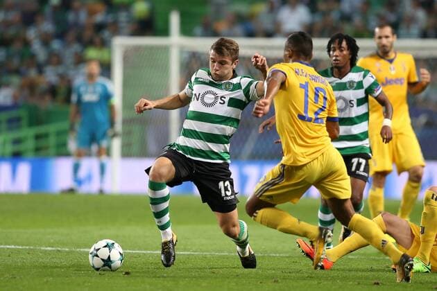 October 31, 2017 - Lisbon, Portugal - Juventus Brazilian defender Alex Sandro vies with Sporting s defender Stefan Ristovsk from Macedonia (L) during the UEFA Champions League football match Sporting CP vs Juventus at the Alvalade stadium in Lisbon, Portugal on October 31, 2017. Sporting CP v Juventus - UEFA Champions League  - ZUMAn230 20171031_zaa_n230_364 Copyright: xPedroxFiuzax
