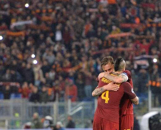 Bilder des Tages - SPORT October 31, 2017 - Rome, Italy - Daniele De Rossi, Radja Nainggolan during the Champions League football match A.S. Roma vs Chelsea Football Club at the Olympic Stadium in Rome, on october 31, 2017. AS Roma v Chelsea FC - UEFA Champions League  - ZUMAn230 20171031_zaa_n230_428 Copyright: xSilviaxLorex