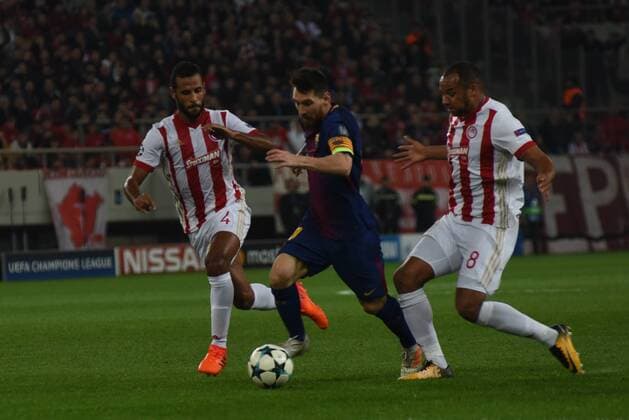 October 31, 2017 - Piraeus, Attica, Greece - Lionel Messi (C) of Barcelona vies for the ball with Olympiakos Belgian midfielder Vadis Odjida (R) and Olympiakos French-Togolese midfielder Alaixys Romao (L) during the UEFA Champions League group D football match between FC Barcelona Barca and Olympiakos FC at the Karaiskakis stadium in Piraeus near Athens on October 31, 2017. Olympiakos Piraeus v FC Barcelona - UEFA Champions League  - ZUMAn230 20171031_zaa_n230_489 Copyright: xWassiliosxAswestopoulosx