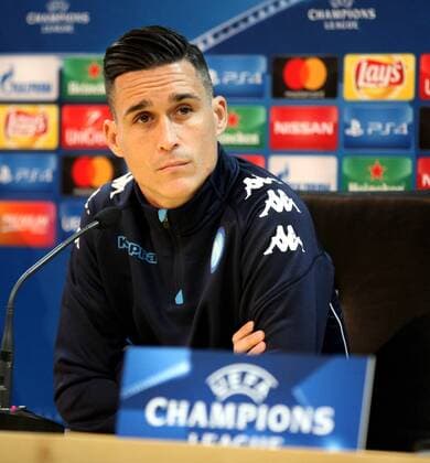 Italy: press conference PK Pressekonferenz Naples Soccer by Maurizio This afternoon at Castel Volturno where the Napoli team was trained, a pre-press conference was held for tomorrow s Champions League match between Napoli and Manchester City. The conference was attended by Napoli coach Maurizio Sarri and player Josè Marìa Callejón. Naples Campania Napoli Italy Centro sportivo Holdayn di Castel Volturno  FabioxSassox xPacificxPress