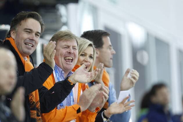 SOCHI - 5000 meter heren, 5 km heren, Adler Arena , 08-02-2014, Olympische Winterspelen 2014 , vlnr: IOC-lid Camiel Eurlings , koning Willem-Alexander en koningin Maxima , en premier Mark Rutte. 5 km heren *** SOCHI 5000 Meter Men 5 km Men Adler Arena 08 02 2014 Olympic Winter games 2014 vlnr IOC member Camiel Eurlings king Willem Alexander and queen maxima and premier Mark Rutte 5 km Men 