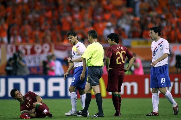 neurenberg, 25-06-2006 , nederland - portugal 0-1 cristiano ronaldo , khalid boulahrouz , scheidsrechter ivanov , deco en mark van bommel nederland - portugal