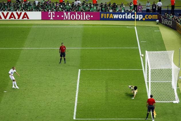 berlijn , 09-07-2006 finale italie - frankrijk 1-1 italie wereldkampioen na penalties david trezeguet mist penalty italie -frankrijk *** Berlin 09 07 2006 final Italy France 1 1 Italy world champion after penalties David Trezeguet Mist penalty Italy France 