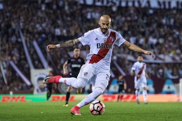 LANUS, BUENOS AIRES, ARGENTINA - 2017 OCTOBER 31. River Plate (22) Javier Pinola during the Copa Libertadores semi finals 2nd leg match between Lanus and River Plate at Estadio Ciudad de LanÃºs â€“ NÃ©stor DÃ­az PÃ©rez, Remedios de Escalada, ( Photo by Sebastian Frej )  Copyright: xSebastianxFrejx