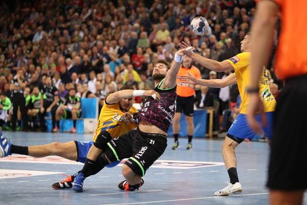 SG Flensburg-Handewitt - RK Celje Pivovarna Lasko, EHF Champions League; Flensburg, 01.11.17 Flensburg, 01.11.17, Handball, VELUX EHF Champions League, Saison 2017 2018, Gruppenphase, SG Flensburg-Handewitt - RK Celje Pivovarna Lasko : Jacob Heinl (SG Flensburg-Handewitt, 21), Kristian Beciri (RK Celje Pivovarna Lasko, 80)