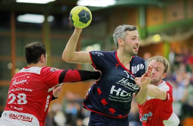v.l. Patrick Rapp (TSV), Christian Duerner (H2Ku), Steffen Spiv? (TSV) TSV Blaustein vs. SG H2Ku Herrenberg, Handball Baden-Wuerttemberg Oberliga,9. Spiel, 01.11.2017 Blaustein Copyright: xEIBNER FlorianxAchbergerx EP_FAR