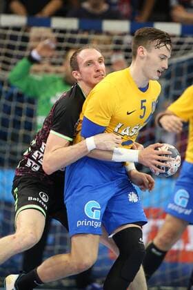 SG Flensburg-Handewitt - RK Celje Pivovarna Lasko, EHF Champions League; Flensburg, 01.11.17 Flensburg, 01.11.17, Handball, VELUX EHF Champions League, Saison 2017 2018, Gruppenphase, SG Flensburg-Handewitt - RK Celje Pivovarna Lasko : David Razgor (RK Celje Pivovarna Lasko, 09), Holger Glandorf (SG Flensburg-Handewitt, 09)