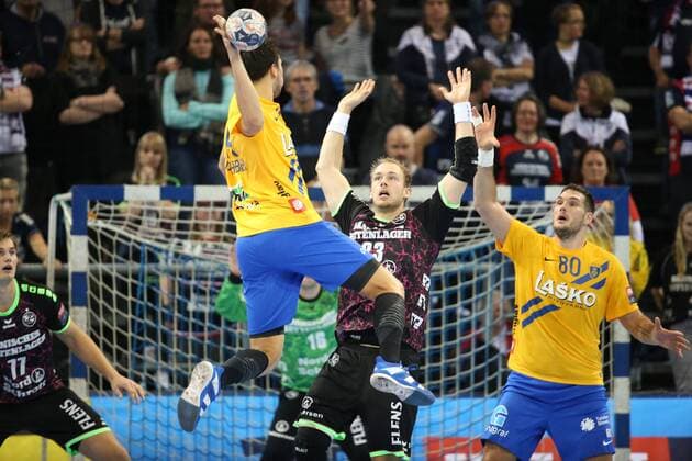 SG Flensburg-Handewitt - RK Celje Pivovarna Lasko, EHF Champions League; Flensburg, 01.11.17 Flensburg, 01.11.17, Handball, VELUX EHF Champions League, Saison 2017 2018, Gruppenphase, SG Flensburg-Handewitt - RK Celje Pivovarna Lasko : Daniel Dujshebaev (RK Celje Pivovarna Lasko, 44), Henrik Toft Hansen (SG Flensburg-Handewitt, 23), Kristian Beciri (RK Celje Pivovarna Lasko, 80)