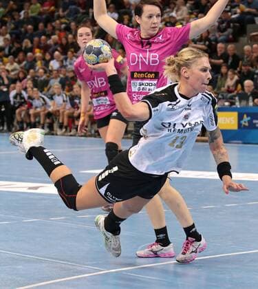 01.11.2017, Deutschland, Ludwigsburg, Deutschland, Handball Champions League Frauen Saison 2017 2018 SG BBM Bietigheim vs. Vipers Kristiansand: am Ball Luisa Schulze (BBM)