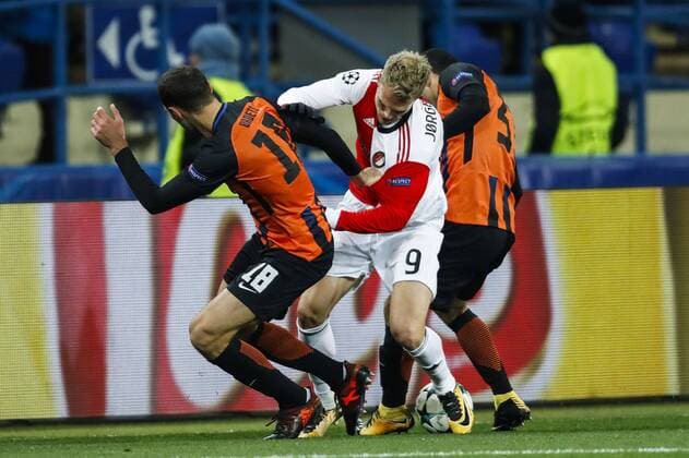 (l-r) Ivan Ordets of FC Shakhtar Donetsk, Nicolai Jorgensen of Feyenoord, Ismaily of FC Shakhtar Donetsk during the UEFA Champions League group F match between Shakhtar Donetsk and Feyenoord Rotterdam at Metalist Stadium on November 01, 2017 in Kharkiv, Ukraine UEFA Champions League 2017 2018 xVIxVIxImagesx xMauricexvanxSteenxIVx 9182677