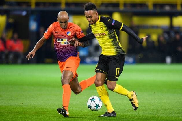 GER, UEFA CL, Borussia Dortmund (GER) vsÊApoel FC (CYP) 01.11.2017, Signal Iduna Park, Dortmund, Group stage, Gruppe H, GER, UEFA CL, Borussia Dortmund (GER) vsÊApoel FC (CYP), im Bild Zweikampf zwischen Carlao ( 50 Apoel) und Pierre-Emerick Aubameyang ( 17 Dortmund)