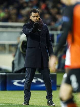 coach Giovanni van Bronckhorst during the UEFA Champions League group F match between Shakhtar Donetsk and Feyenoord Rotterdam at Metalist Stadium on November 01, 2017 in Kharkiv, Ukraine UEFA Champions League 2017 2018 xVIxVIxImagesx xMauricexvanxSteenxIVx 9182733