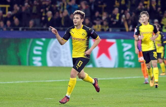 01.11.2017, xovx, Fussball Champions League, Borussia Dortmund - APOEL Nikosia, emspor, v.l. Raphael Guerreiro (Borussia Dortmund) bejubelt das Tor zum 1:0, Aktion. Dortmund