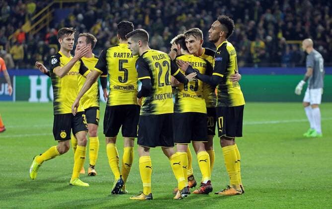01.11.2017, xovx, Fussball Champions League, Borussia Dortmund - APOEL Nikosia, emspor, Jubel, Torjubel, Goal celebration, celebrate the goal nach dem Tor zum 1:0 durch Raphael Guerreiro (Borussia Dortmund), Aktion. Dortmund