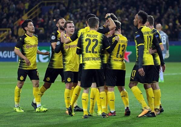 01.11.2017, xovx, Fussball Champions League, Borussia Dortmund - APOEL Nikosia, emspor, Jubel, Torjubel, Goal celebration, celebrate the goal nach dem Tor zum 1:0 durch Raphael Guerreiro (Borussia Dortmund), Aktion. Dortmund