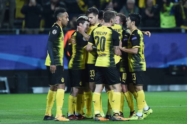 Fußball Champions League Gruppenphase Borussia Dortmund - APOEL Nikosia am 01.11.2017 im Signal Iduna Park in Dortmund Torjubel zum 1:0 durch Raphael Guerreino ( Dortmund )