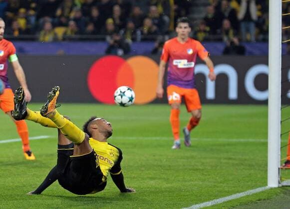 01.11.2017, xovx, Fussball Champions League, Borussia Dortmund - APOEL Nikosia, emspor, Pierre-Emerick Aubameyang (Borussia Dortmund) mit Fallrückzieher, Aktion. Dortmund