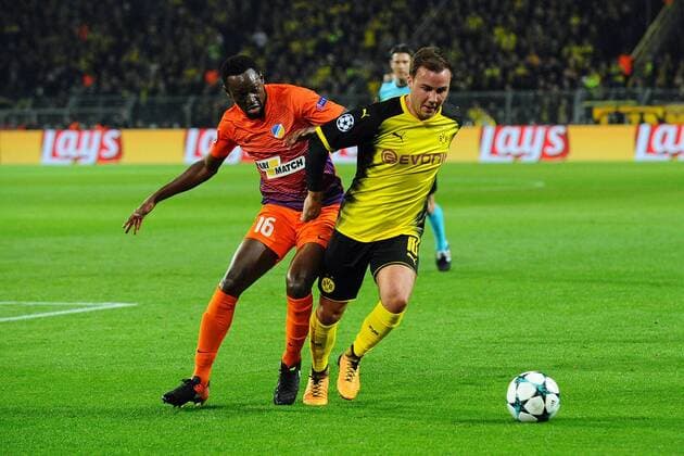 Dortmund, Germany 01.11.2017, UEFA Champions League - 2017 18 Season, Gruppenphase - Gruppe H -4. Spieltag, Borussia Dortmund - APOEL Nikosia, von links: Vinicius (Nikosia), Mario Götze Goetze ( Dortmund ) ( DeFodi521