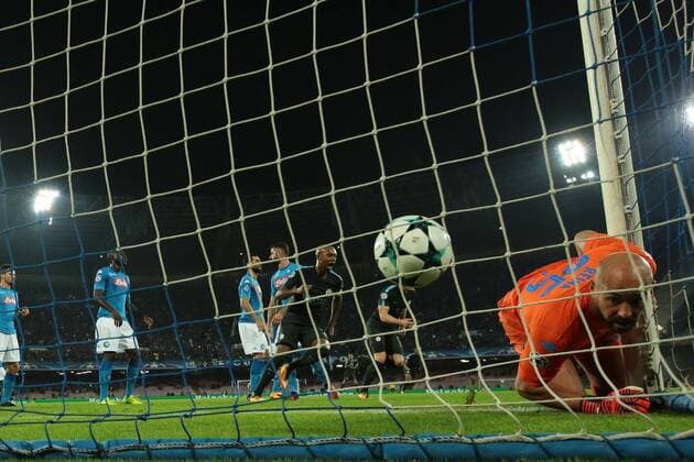 Themen der Woche - SPORT Bilder des Tages - SPORT Gol di Nicolas Otamendi Manchester City goal celebration e Jose Manuel Reina Napoli Napoli 01-11-2017 Stadio San Paolo Football Calcio UEFA Champions League 2017 2018 Napoli - Manchester City Group F Foto Cesare Purini Insidefoto cesarexpurini