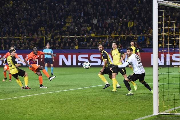 Themen der Woche - SPORT Bilder des Tages - SPORT Fußball Champions League Gruppenphase Borussia Dortmund - APOEL Nikosia am 01.11.2017 im Signal Iduna Park in Dortmund Tor zum 1:1 durch Mickael Pote ( Nikosia )
