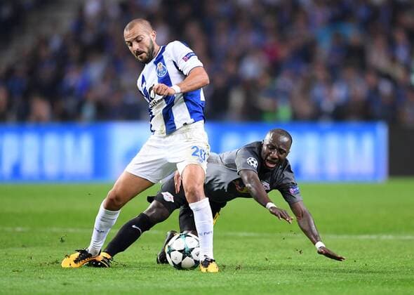 FUSSBALL CHAMPIONS LEAGUE SAISON 2017 2018 GRUPPENPHASE FC Porto - RB Leipzig 01.11.2017 Andre Andre (li, FC Porto) gegen Naby Deco Keita (re, RB Leipzig) Porto