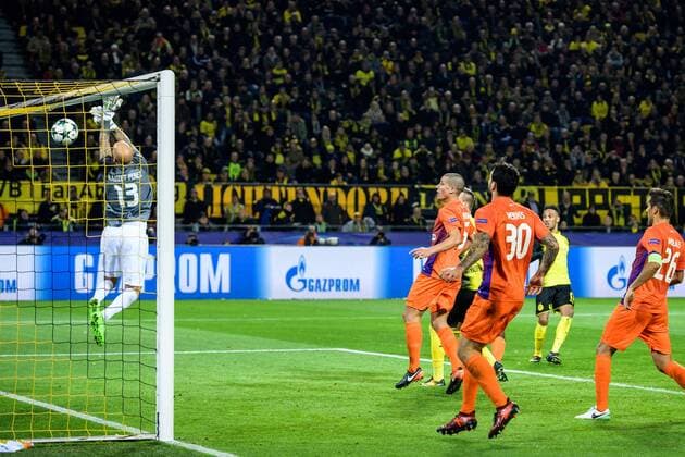 Pierre-Emerick Aubameyang (Borussia Dortmund 17 - RE) mit einem Lattentreffer gegen -a!ß- beim Champions League Spiel zwischen Borussia Dortmund und Apoel FC am 01.11.2017, Dortmund Copyright: xSchuelerx xEibnerx-xPressefotox EP_EER