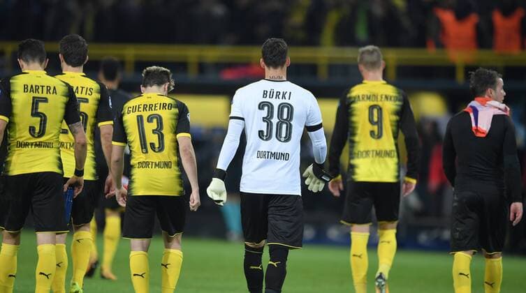01.11.2017, Fussball Champions League, Saison 2017 2018, Vorrunde, 4. Spieltag, Borussia Dortmund - APOEL Nikosia, Dortmunds Spieler nach dem Spiel