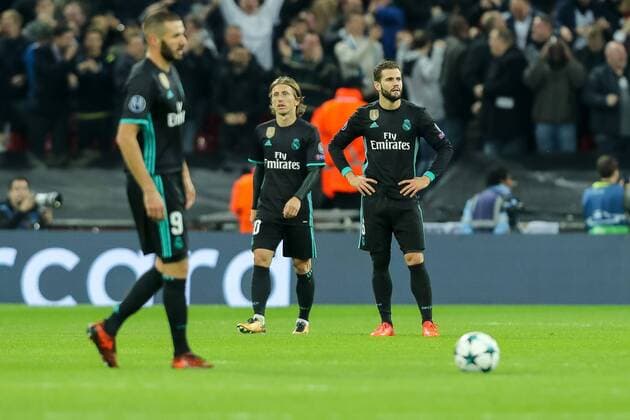 London, England 01.11.2017, UEFA Champions League - 2017 18 Season, Gruppenphase - Gruppe H -4. Spieltag, Tottenham Hotspur - Real Madrid, Karim Benzema (Real Madrid) Luka Modric (Real Madrid) Nacho (Real Madrid) enttaeuscht, enttaeuschung ( DeFodi048