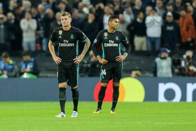 London, England 01.11.2017, UEFA Champions League - 2017 18 Season, Gruppenphase - Gruppe H -4. Spieltag, Tottenham Hotspur - Real Madrid, Toni Kroos (Real Madrid) Casemiro (Real Madrid) enttaeuscht, enttaeuschung ( DeFodi048