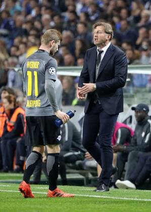 FC Porto - RB Leipzig Fussball Champions League Porto, 01.11.2017, Estadio do Dragao, Fussball, UEFA Champions League, Gruppe G, 4. Spieltag. FC Porto vs. RB Leipzig , Im Bild: Timo Werner (11, Leipzig) und Trainer Ralph Hasenhüttl Hasenhuettl (RB Leipzig) ,