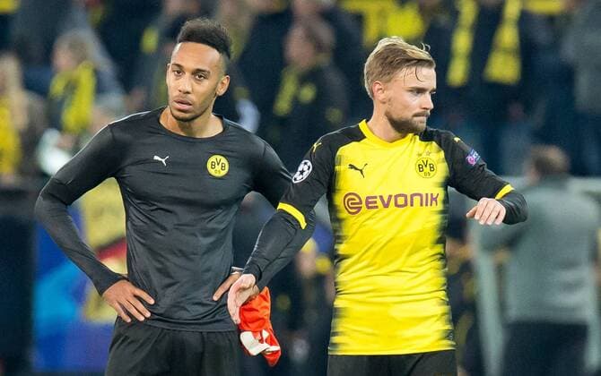Fußball Champions League Saison 2017 2018 Rückspiel Borussia Dortmund APOEL Nikosia am 01 11 2017 im Signal Iduna Park in Dortmund Nordrhein Westfalen Dortmunds Pierre Emerick Aubameyang l und Marcel Schmelzer stehen enttäuscht auf dem Platz Copyright: xKirchner DavidxInderliedx