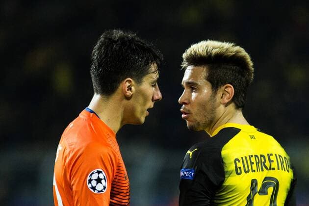 GER, UEFA CL, Borussia Dortmund (GER) vs Apoel Nikosia (CYP) 01.11.2017, Signal Iduna Park, Dortmund, GER, UEFA CL, Borussia Dortmund (GER) vs Apoel Nikosia (CYP), im Bild picture shows Raphael Guerreiro (Borussia Dortmund 13) mit Praxitelis Vouros (Apoel Nikosia 29) im Verbalduell,