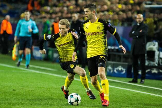 GER, UEFA CL, Borussia Dortmund (GER) vs Apoel Nikosia (CYP) 01.11.2017, Signal Iduna Park, Dortmund, GER, UEFA CL, Borussia Dortmund (GER) vs Apoel Nikosia (CYP), im Bild picture shows Andre Schuerrle (Borussia Dortmund 21) mit Christian Pulisic (Borussia Dortmund 22),