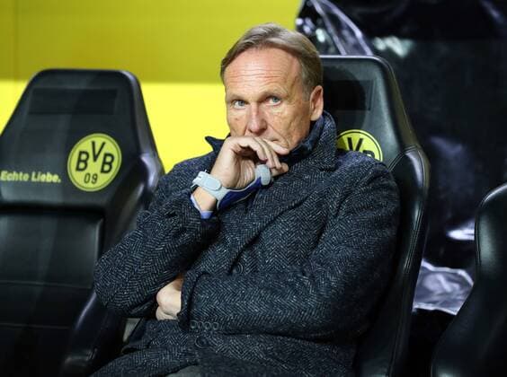 Mittwoch 01.11.2017, Saison 2017 2018, UEFA Champions League, 4. Spieltag im Dortmunder Signal Iduna Park, BVB 09 Borussia Dortmund - Apoel Nikosia, Hans-Joachim Watzke (BVB, CEO, Vorsitzender der Geschäftsführung) auf der Ersatzspielerbank