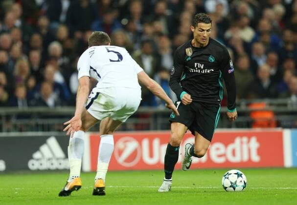 (171102) -- LONDON, Nov. 2, 2017 () -- Jan Vertonghen (L) of Tottenanham Hotspur vies with Cristiano Ronaldo of Real Madrid during the UEFA Champions League Group H match between Tottenham Hotspur and Real Madrid at Wembley Stadium in London, Britain on Nov. 1, 2017. Tottenham Hotspur won 3-1. () (SP)BRITAIN-LONDON-FOOTBALL-UEFA CHAMPIONS LEAGUE-GROUP H Xinhua 